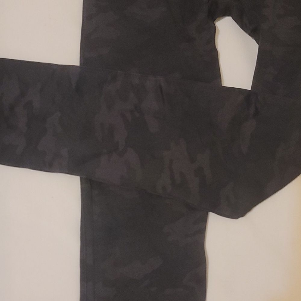 SPANX look at me now camo seamless leggings xl - Picture 2 of 7